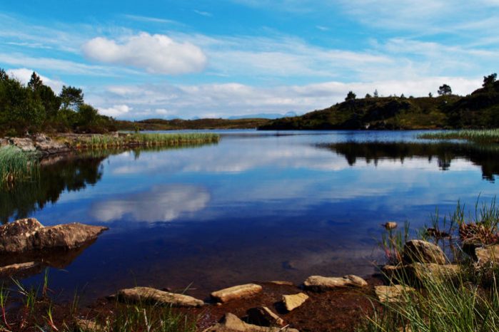 “Mountain-Lake”-By-Thomas-Nes-Myhre-is-licensed-under-CC-BY-2.0-700×525